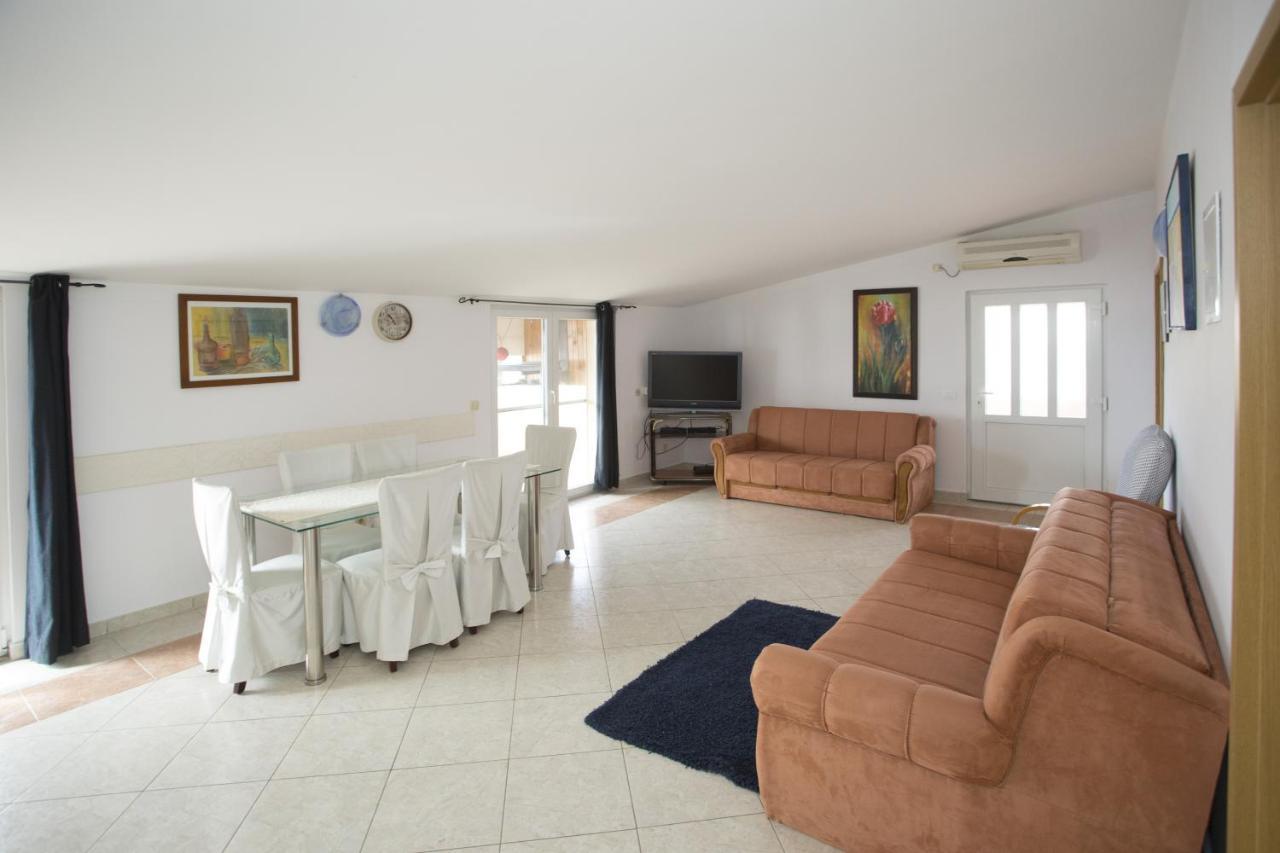 Apartments By The Sea Mavarstica, Ciovo - 12696 Trogir Exterior photo